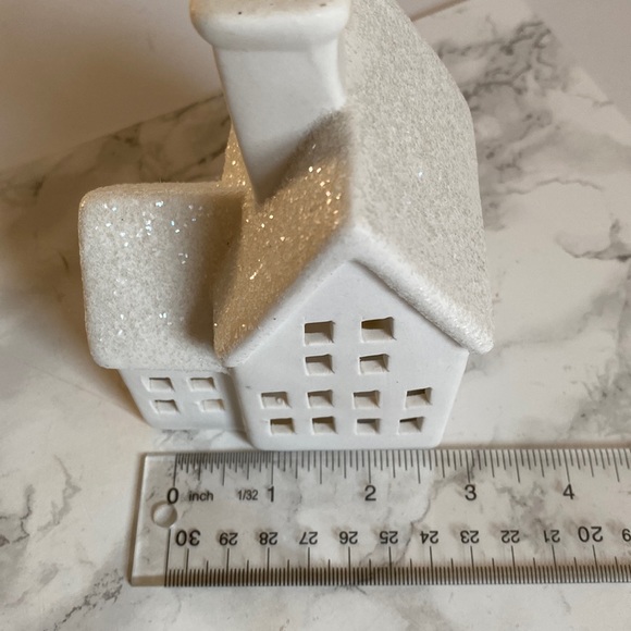 White ceramic mixture house with glitter top. Give the look of snow on rooftop. - Picture 3 of 6